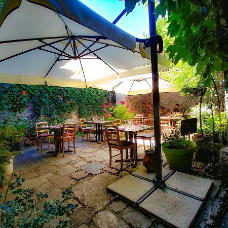 ホテルLes Tables De La Fontaine Florac エクステリア 写真