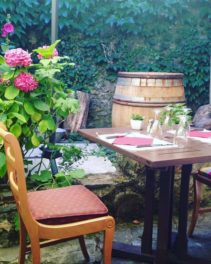 ホテルLes Tables De La Fontaine Florac エクステリア 写真